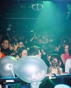 contrast_club_people_2