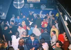 contrast_club_people_3